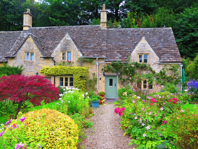Well-kept English country rental home with landscaped summer garden